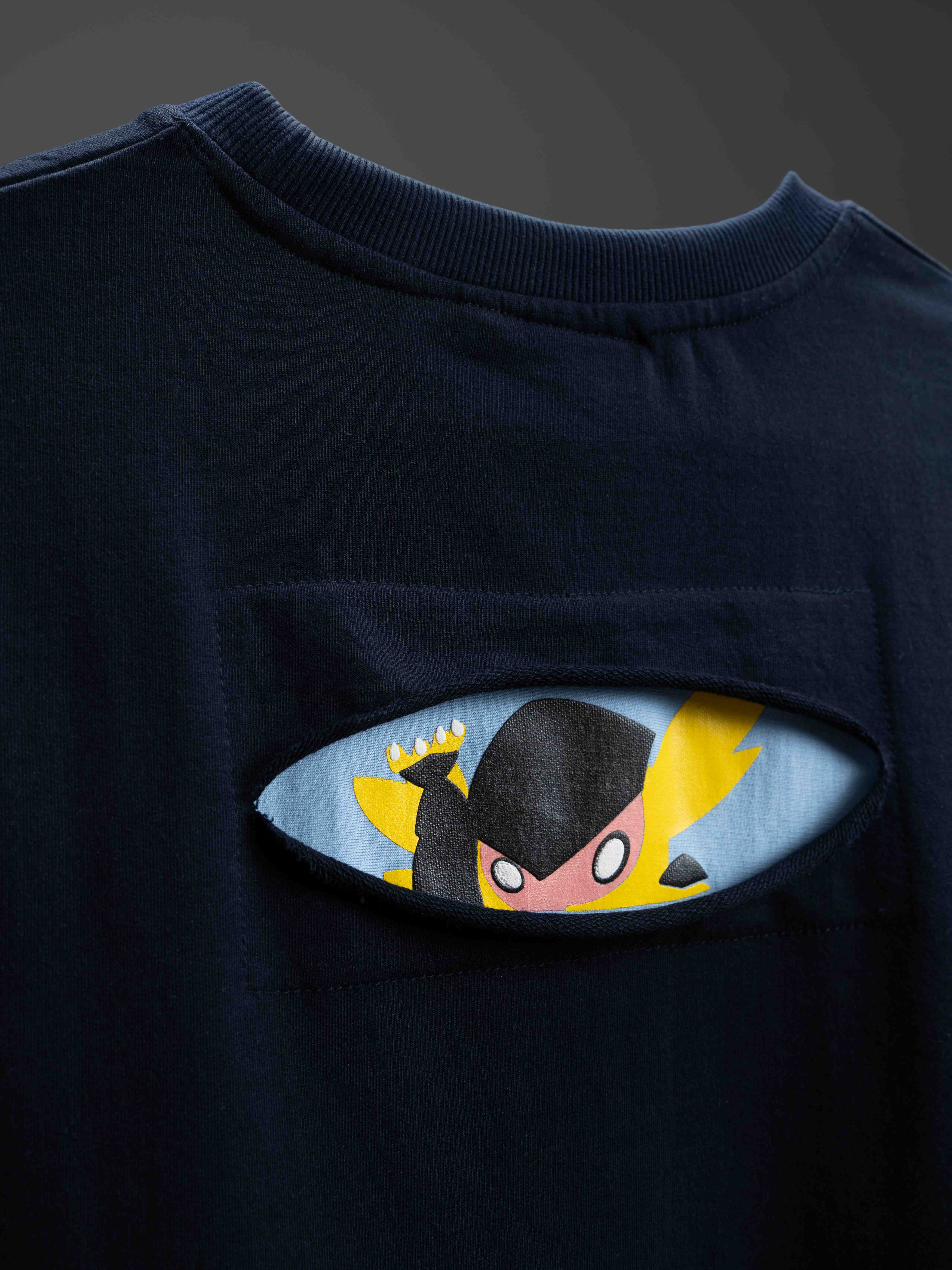 Gekko T-shirt hanging back-side print closeup